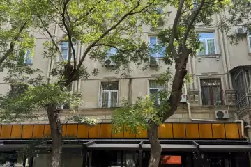 Satılır Köhnə Tikili Elmler Akademiyasıda
