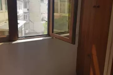 Satılır Köhnə Tikili Elmler Akademiyasıda