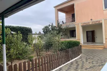 Satılır Bağ Evi Buzovnada