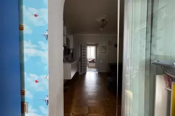 Satılır Köhnə Tikili Elmler Akademiyasıda