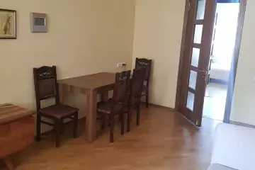 Satılır Köhnə Tikili Elmler Akademiyasıda