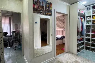 Satılır Köhnə Tikili Elmler Akademiyasıda