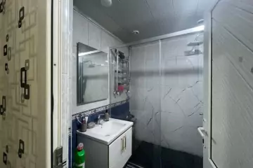 Satılır Köhnə Tikili Elmler Akademiyasıda