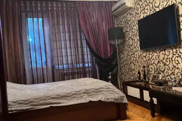 Satılır Köhnə Tikili Elmler Akademiyasıda