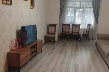 Satılır Köhnə Tikili 9-cu Mikrorayonda