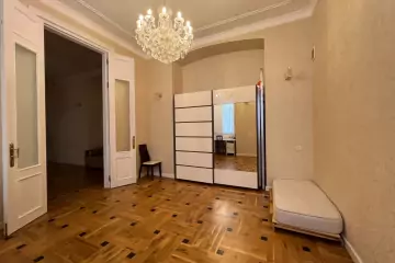 Aylıq Kirayə Köhnə Tikili Mərkəzdə