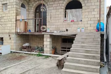 Satılır Həyət Evi şahsevənlərdə