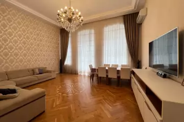 Aylıq Kirayə Köhnə Tikili Mərkəzdə 