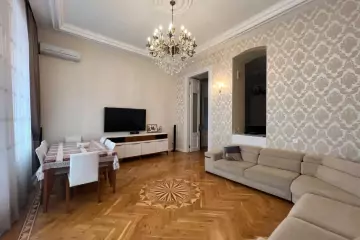 Aylıq Kirayə Köhnə Tikili Mərkəzdə