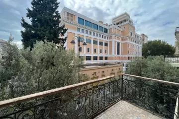 Aylıq Kirayə Köhnə Tikili Mərkəzdə