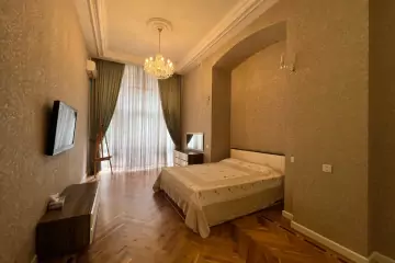 Aylıq Kirayə Köhnə Tikili Mərkəzdə
