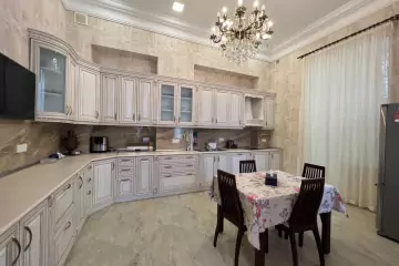 Aylıq Kirayə Köhnə Tikili Mərkəzdə