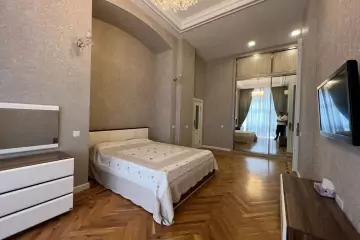 Aylıq Kirayə Köhnə Tikili Mərkəzdə