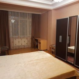 Kirayə 4 otaqlı Yeni Tikili 170 m², Yasamal