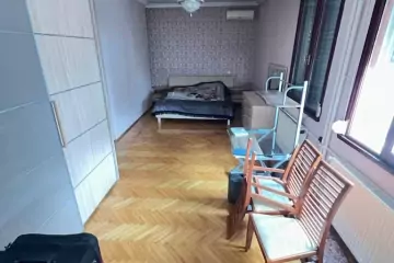 Satılır Yeni Tikili Elmler Akademiyasıda