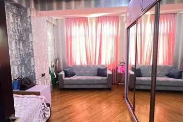 Satılır Yeni Tikili Elmler Akademiyasıda