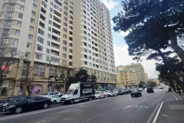 Satılır Yeni Tikili Elmler Akademiyasıda