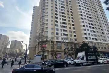 Satılır Yeni Tikili Elmler Akademiyasıda 