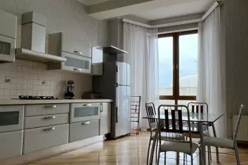Aylıq Kirayə Yeni Tikili Mərkəzdə