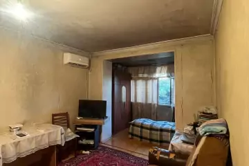 Satılır Köhnə Tikili Ayna Sultanova Heykəlində