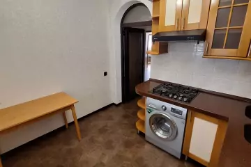 Satılır Köhnə Tikili Elmler Akademiyasıda