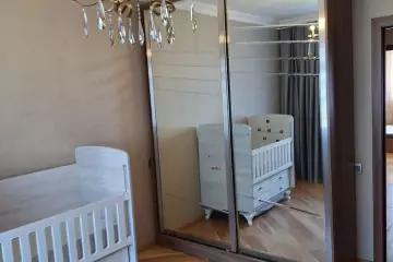 Satılır Köhnə Tikili Elmler Akademiyasıda
