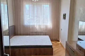 Satılır Köhnə Tikili Elmler Akademiyasıda