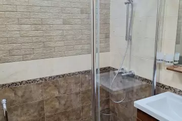 Satılır Köhnə Tikili Elmler Akademiyasıda