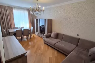 Satılır Köhnə Tikili Elmler Akademiyasıda 
