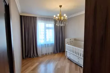 Satılır Köhnə Tikili Elmler Akademiyasıda