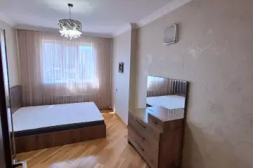 Satılır Köhnə Tikili Elmler Akademiyasıda
