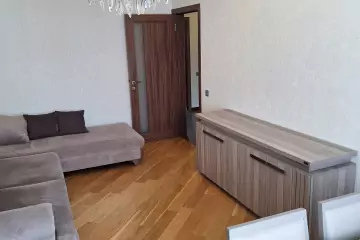 Satılır Köhnə Tikili Elmler Akademiyasıda