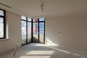 Satılır Yeni Tikili Elmler Akademiyasıda