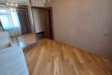 Satılır Köhnə Tikili Elmler Akademiyasıda