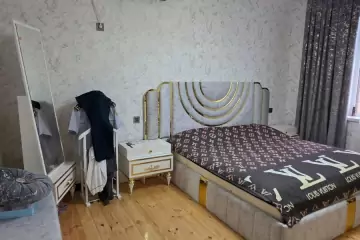 Satılır Həyət Evi Binədə