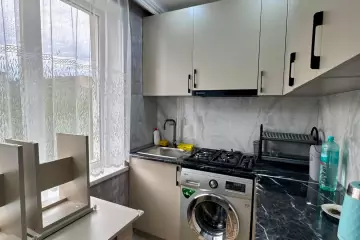 Satılır Köhnə Tikili Bakıxanovda