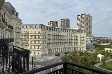 Satılır Yeni Tikili Ağ şəhər Kompleksində