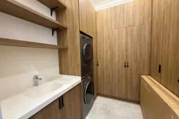 Satılır Yeni Tikili Ağ şəhər Kompleksində