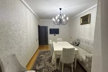 Satılır Köhnə Tikili Bakıxanovda