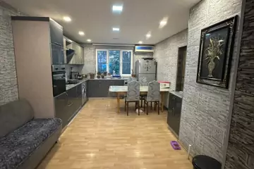 Satılır Köhnə Tikili Bakıxanovda