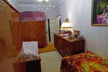 Satılır Köhnə Tikili 4-cü Mikrorayonda