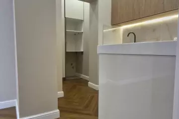 Satılır Yeni Tikili Nəsimi Bazarında