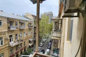 Satılır Köhnə Tikili İçərişəhərdə