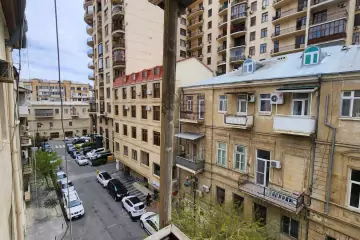 Satılır Köhnə Tikili İçərişəhərdə