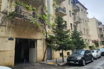 Satılır Köhnə Tikili İçərişəhərdə 