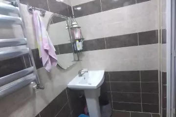 Satılır Yeni Tikili Qurtuluş 93da
