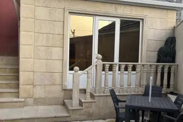 Satılır Həyət Evi Yeni Bakida