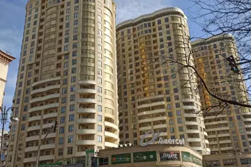 Satılır Yeni Tikili Elmler Akademiyasıda