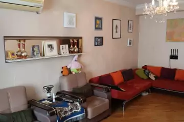Satılır Köhnə Tikili Elmler Akademiyasıda