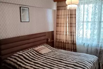 Satılır Köhnə Tikili Elmler Akademiyasıda